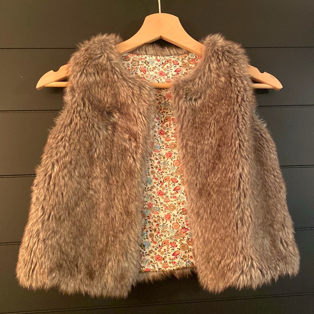 Faux fur girls winter vest size 5/6